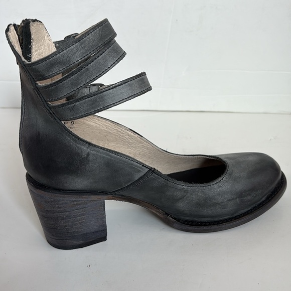 Freebird Randi mid-heel round toe ankle strap adjustable buckle gray gun metal - Picture 13 of 16
